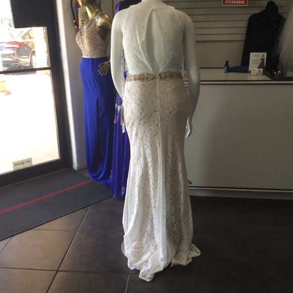 Beautiful lace white gown sz 16 - Picture 3 of 5